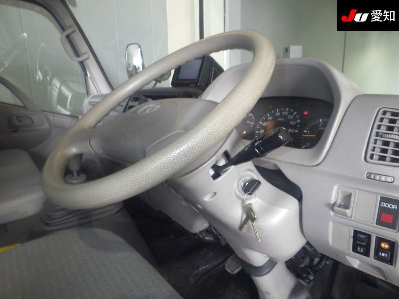 29728  TOYOTA DYNA  2003