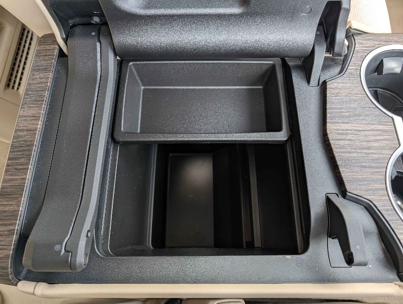  29735  TOYOTA LANDCRUISER  2024  