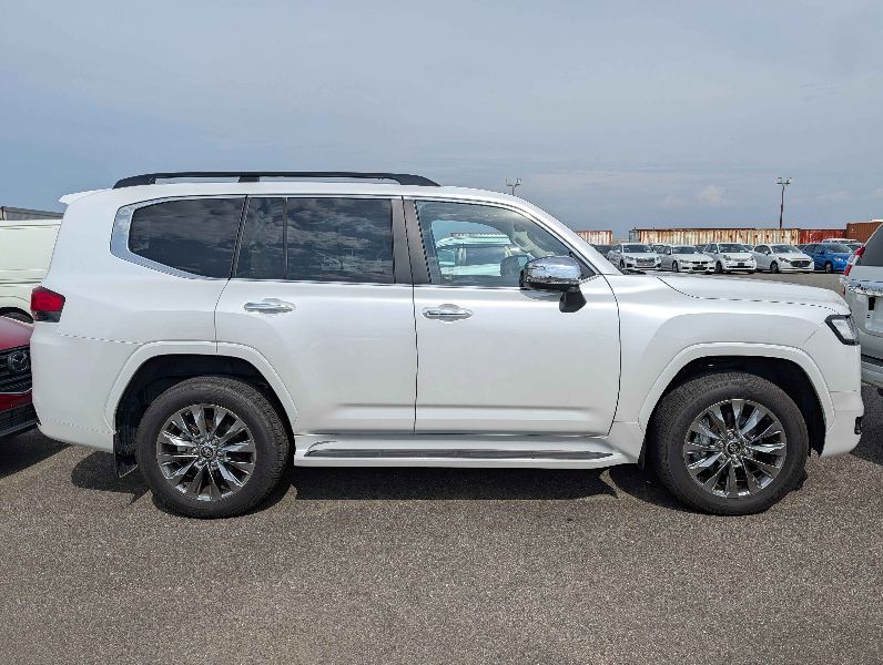  29735  TOYOTA LANDCRUISER  2024  