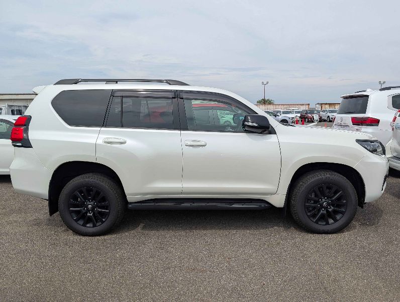  29738  TOYOTA LANDCRUISER PRADO  2023  
