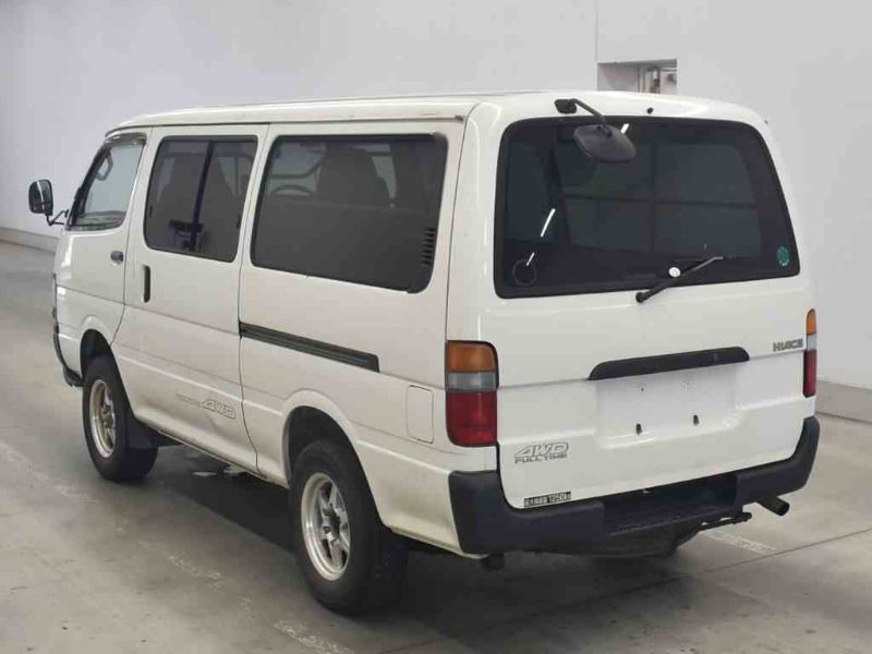 29741  TOYOTA HIACE  2003