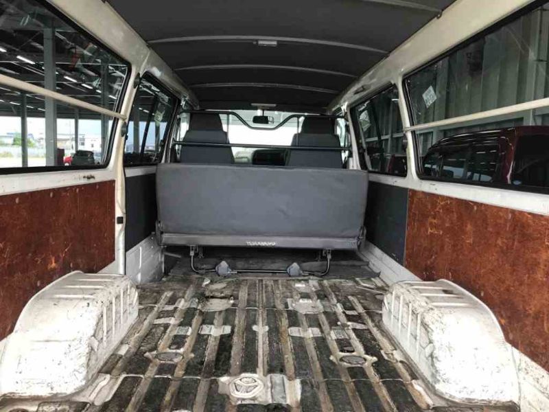 29741  TOYOTA HIACE  2003
