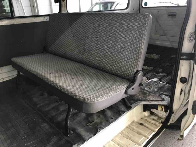 29741  TOYOTA HIACE  2003