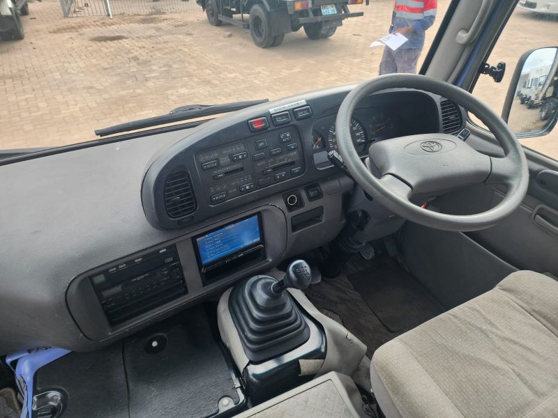  29747  TOYOTA COASTER  2004  