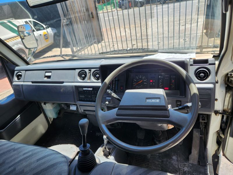  29758  TOYOTA HIACE TRUCK  1994  