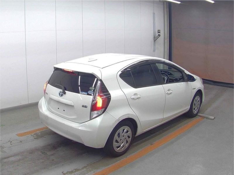 29784 TOYOTA AQUA 2016