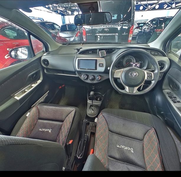  29786  TOYOTA VITZ  2016  