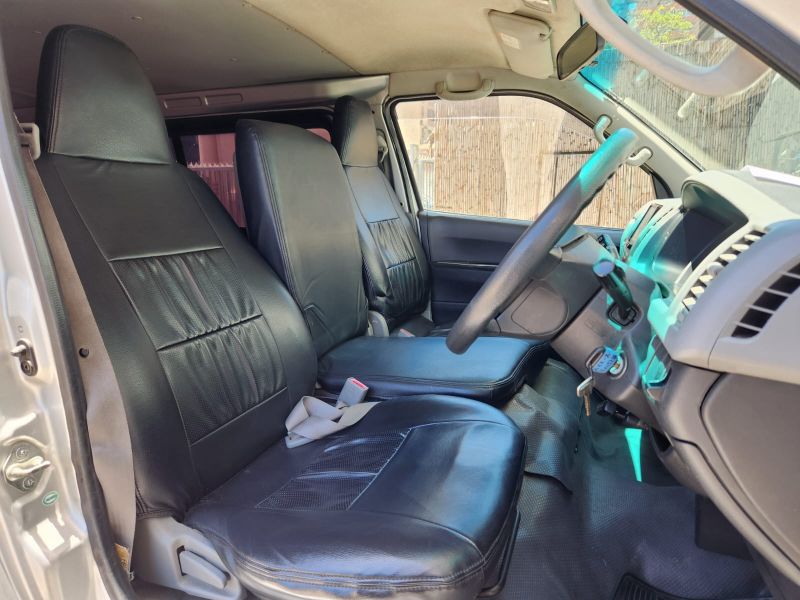  29809  TOYOTA HIACE  2005  