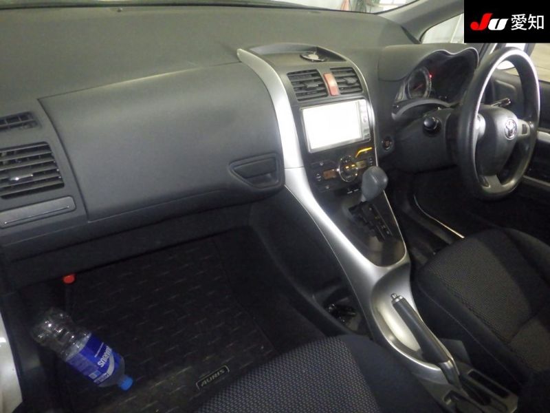  29823  TOYOTA AURIS  2010  