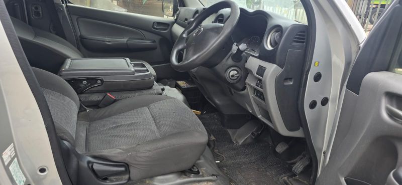  29825  NISSAN CARAVAN  2018  