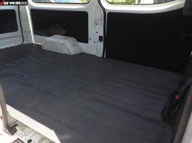  29827  NISSAN CARAVAN  2018  