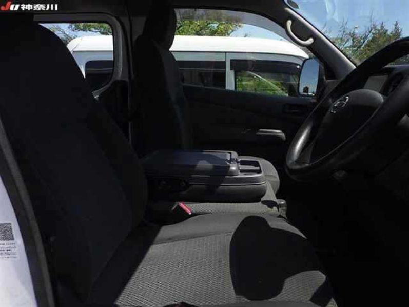  29827  NISSAN CARAVAN  2018  