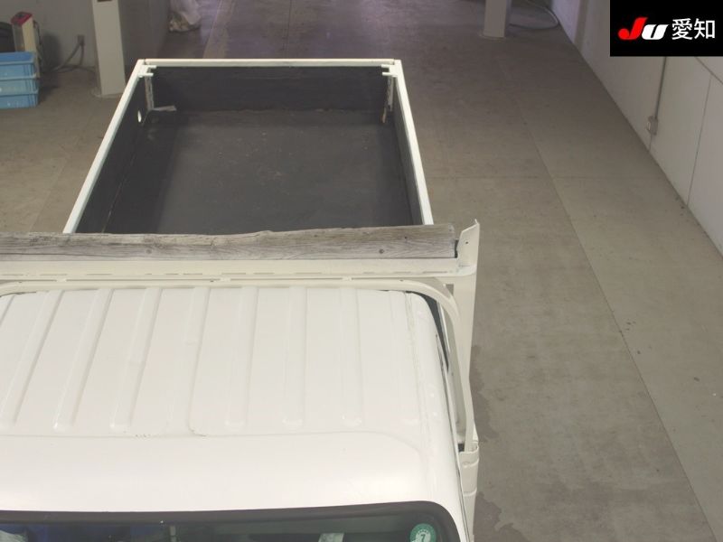 29829  HINO DUTRO  2006