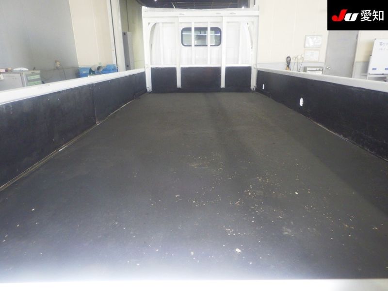 29829  HINO DUTRO  2006