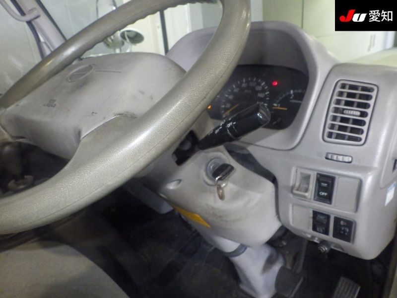 29829  HINO DUTRO  2006