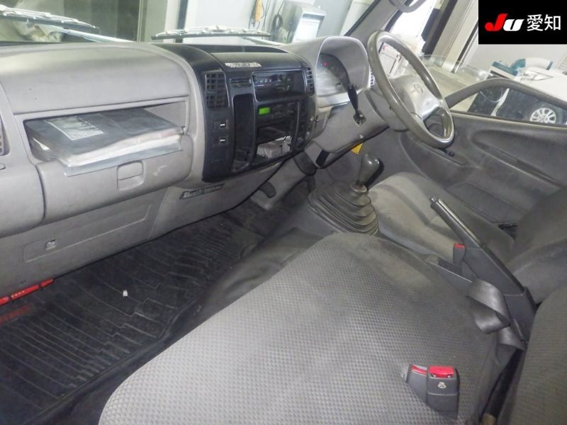 29829  HINO DUTRO  2006