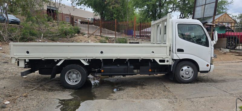  29829  HINO DUTRO  2006  