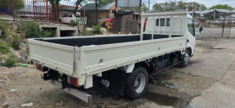  29829  HINO DUTRO  2006  