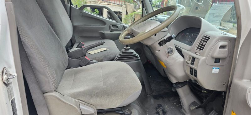  29829  HINO DUTRO  2006  