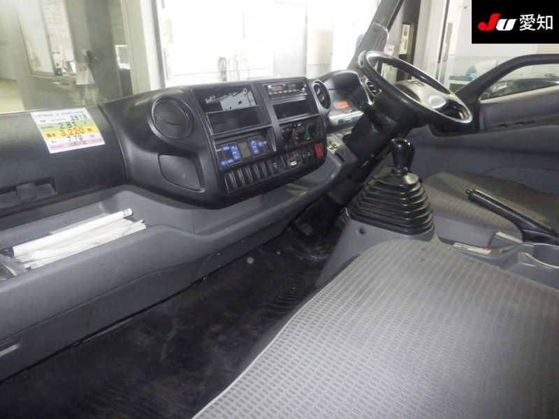  29830  TOYOTA DYNA  2011  