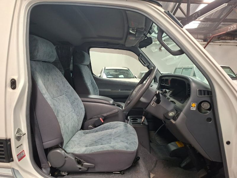  29837  TOYOTA REGIUS  2000  