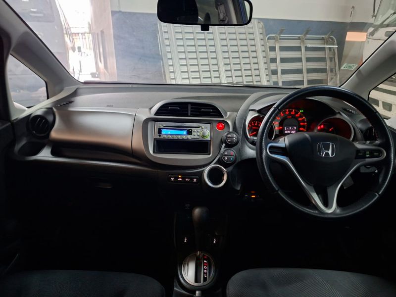  29845  HONDA FIT  2010  