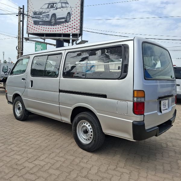  29852  TOYOTA HIACE  2000  