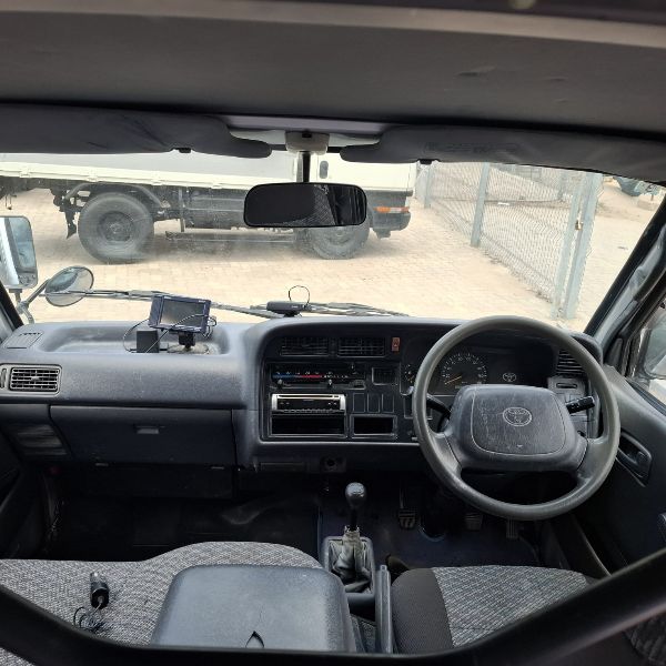  29852  TOYOTA HIACE  2000  