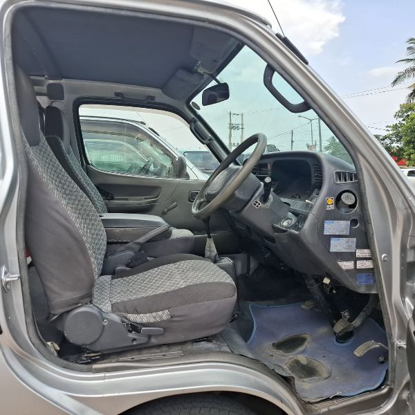  29852  TOYOTA HIACE  2000  