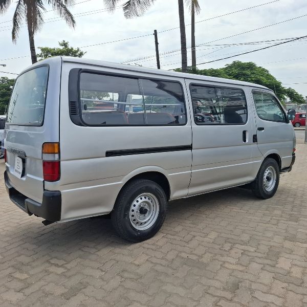  29852  TOYOTA HIACE  2000  
