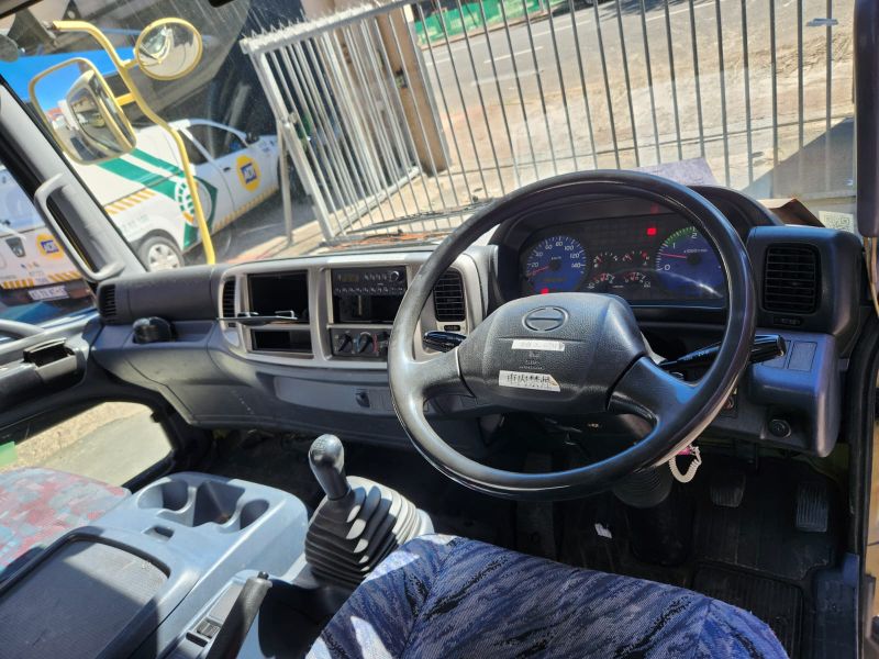  29860  HINO RANGER  2002  