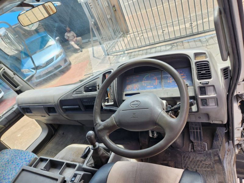  29880  HINO RANGER  2001  