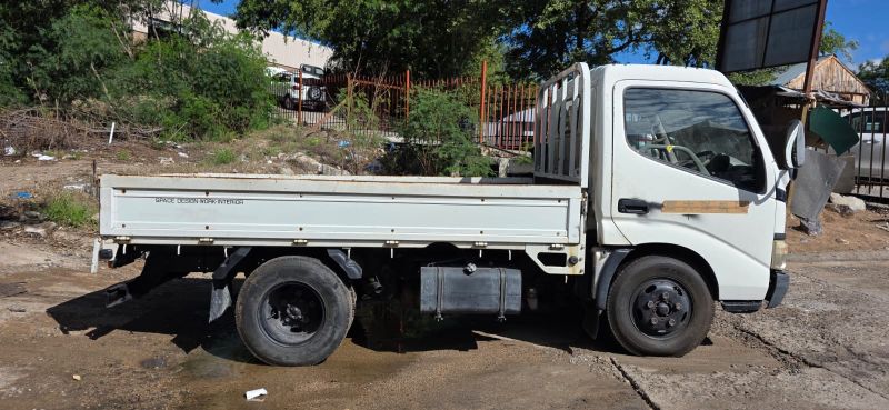  29896  HINO DUTRO  2006  