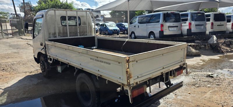  29896  HINO DUTRO  2006  