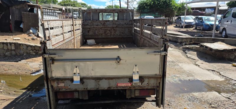  29923  HINO DUTRO  2001  