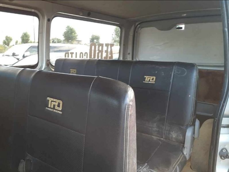  29928  TOYOTA HIACE  2006  