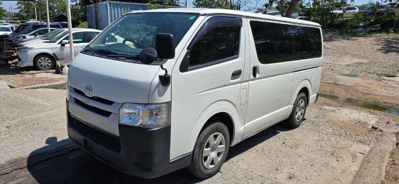  29939  TOYOTA HIACE  2016 