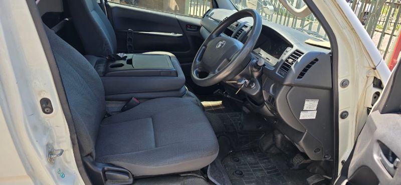  29939  TOYOTA HIACE  2016  