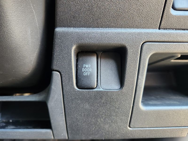  29946  TOYOTA SIENTA  2013  