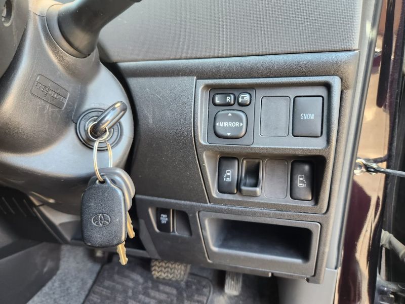  29946  TOYOTA SIENTA  2013  