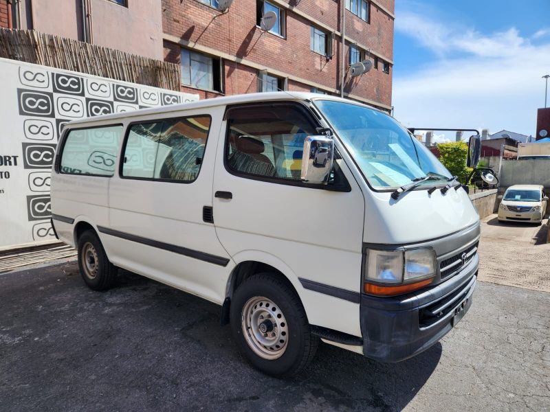  29968  TOYOTA HIACE  2003  