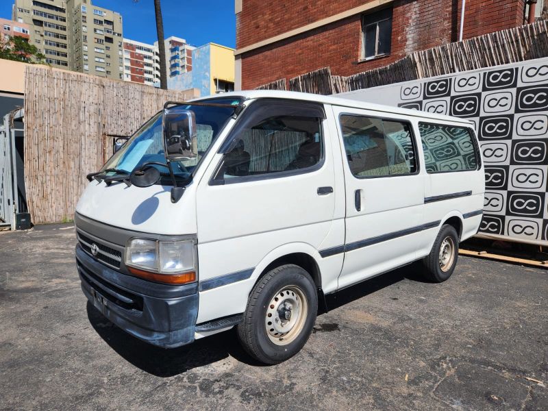  29968  TOYOTA HIACE  2003 