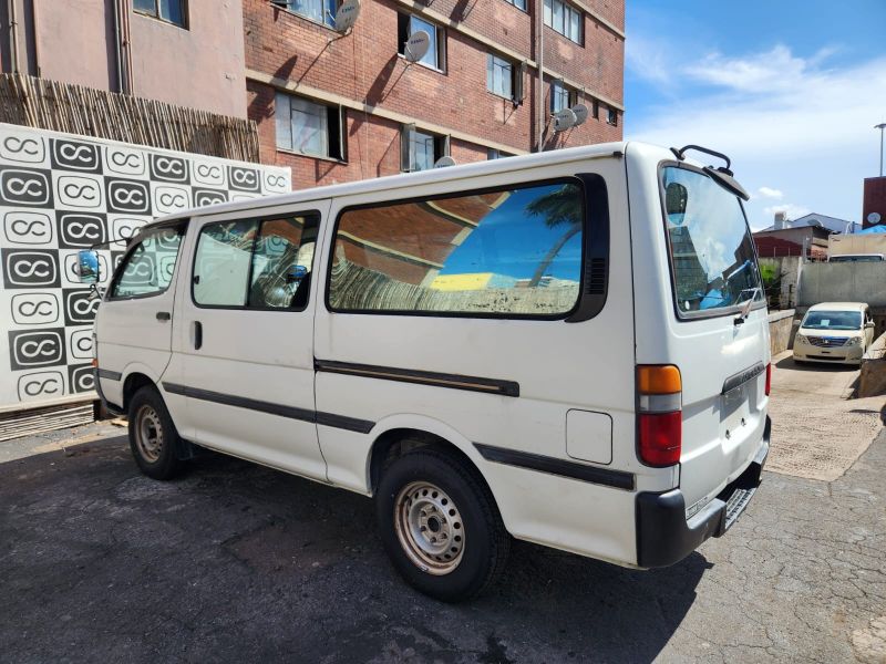  29968  TOYOTA HIACE  2003  