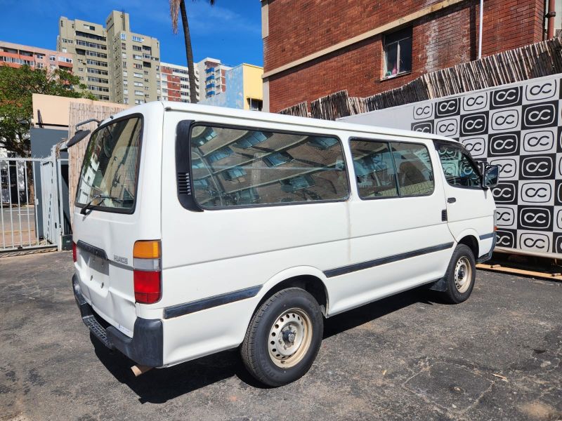  29968  TOYOTA HIACE  2003  