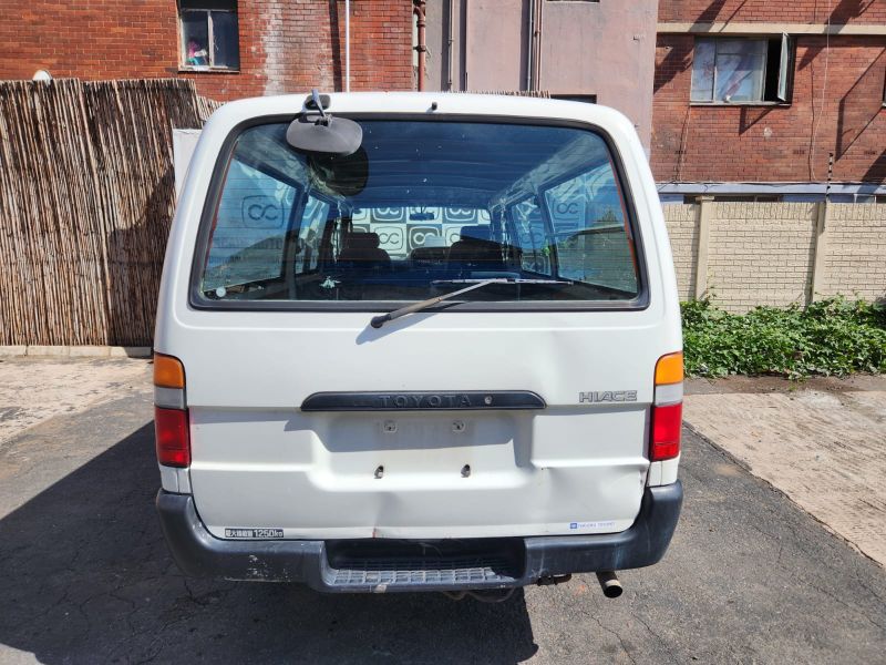  29968  TOYOTA HIACE  2003  