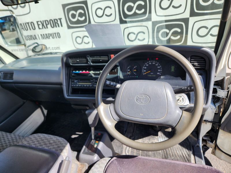  29968  TOYOTA HIACE  2003  