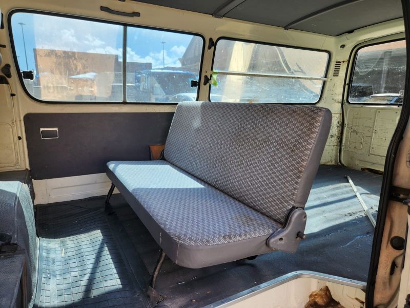  29968  TOYOTA HIACE  2003  