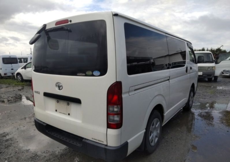  29975  TOYOTA HIACE  2017  