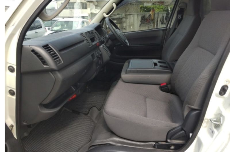  29975  TOYOTA HIACE  2017  