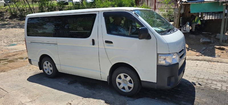  29975  TOYOTA HIACE  2017  